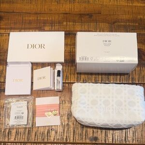 Dior white Trousse Pouch Set / new collection ( 3 pieces ) plus dior card